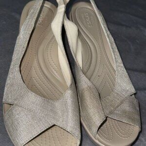 Croc Cream Woman's Sandals With Straps Size 11